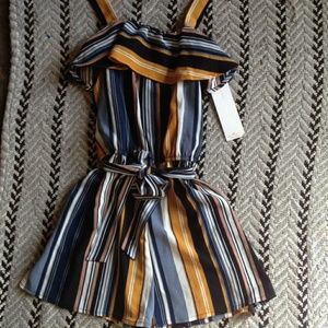 ✨NWT ruffle romper W/ waist tie✨